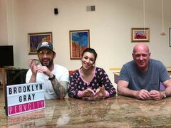 Enthousiasteling, Grote lul, Hondjeshouding, Latijnse vrouw, Natuurlijke tieten, Mager, Tiener, Tieten likken