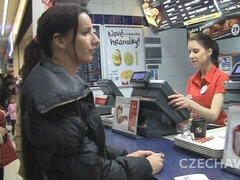 Cul, Brunette brune, Branlette thaïlandaise, Cuisine, Public, Rasée, Nénés, Mouillée