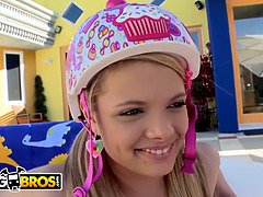 18, Stor rumpe, Stor kukk, Blond, Barmfager, Pikk, Runke, Naturlig