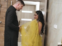 Asiatisch, Schlafzimmer, Britisch, Flotter vierer, Interrassisch, Küssen, Hintern versohlen, Titten