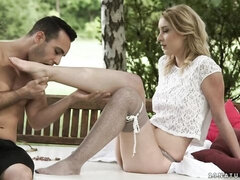 Blondine, Hundestilling, Fødder, Fetish, Slikning, Udendørs, Barberet, Bryster