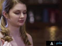 Babe, Stor røv, Store bryster, Brunette, Ansigt sidde, Lesbisk, Røv slikning, Bryster