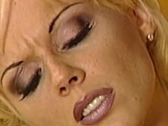 Stor kukk, Store pupper, Blond, Kukk suging, Sperm skott, Fitte