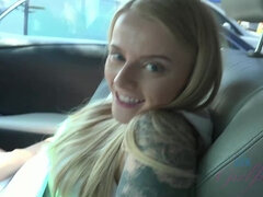 Fodjob, Olie, Orgasme, Udendørs, Lille kvinde, Offentlig, Barberet, Våd