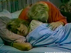 Sovrum, Stor stjärt, Stor kuk, Avsugning, Doggystyle, Naturliga tuttar, Tonåring, Tuttar