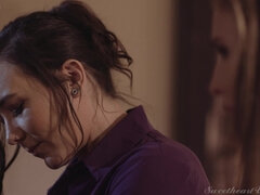 Lízanie análu, Blondína, Podvádzanie, Bozkávanie, Lesbické, Výprask, Piercing, Sukne