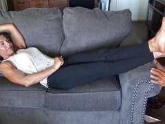 Brunette brune, Femme dominatrice, Fétiche des pieds, Talons, Humiliation, Maîtresse, Esclave