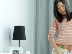 18 jaar, Aziatisch, Jonge meid, Vrouw, Eerste keer, Masturbatie, Orgasme, Tieten likken