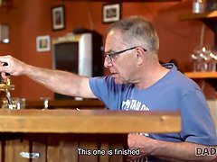 Piękna, Brunetka, Złapany, Tatuś, Hd, Lizanie, Cipka, Nastolatki