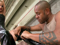 Isot tissit, Musta, Blondi, Saappaat, Ruskeahiuksinen, Fetissi, Lateksi, Äiti jota haluaisin panna