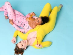 お尻, 黒人, フェラチオ, バック, 女 人男 人, 異人種間, ティーン, 三人