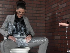 Blasen, Braunhaarige, Brille, Schwanzloch, Hardcore, Masturbation, Ablutschen, Titten