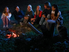 Rumpa, Brunett, Doggystyle, Kkm, Handjobb, Kysser, Tonåring, Trekant