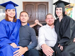 Pijpbeurt, Hondjeshouding, Groep, Handbeurt, Orgie, Tatoeage, Tiener, Tieten likken