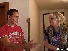 Gros seins, Sucer une bite, Mamie, Énorme, Mature, Seins naturels, Criant, Nénés