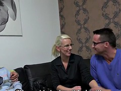 Anaal, Lieveling, Grote mammen, Pijpbeurt, Handbeurt, Rijpe lesbienne, Moeder die ik wil neuken, Tiener
