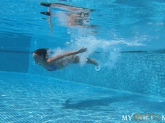 Rumpa, Avsugning, Brunett, Doggystyle, Onani, Pov, Rakad, Tonåring