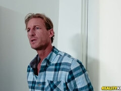 Amaterji, Analno, Blondinka, Samozadovoljevanje, Naravne joške, Muco, Resničnost, Obrito