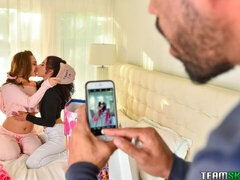 Boquete, Morena, Transar de quatro, Mulheres homem, Punheta, Saia, Adolescente, Sexo grupal a três