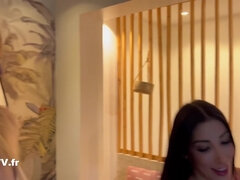 Μεγάλος κώλος, Μεγάλα βυζιά, Ξανθιά, Πίπα, Σε στάση σκύλου στα τέσσερα, Γάλλος, Φυσικά βυζιά, Ισπανικό