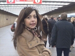 Braunhaarige, Kompilation, Lecken, Öffentlich, Jungendliche (18+), Titten, Zug, Nass