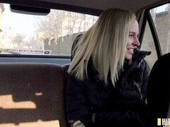 18 años, Culo grande, Verga grande, Mamada, Estilo perrito, Dinero, Público, Tetas