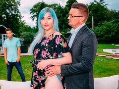 Wohlbeleibte schöne frauen, Grosser arsch, Grosse titten, Behaart, Handjob, Mann mann frau, Im freien, Flotter dreier