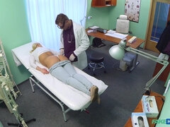 Grote mammen, Blond, Pijpbeurt, Verpleegster, Kantoor, Spuiten, Speelgoed, Uniformpje