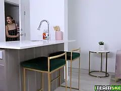 Brunette brune, Preservatif, En levrette, Faciale, Hd, Naine, Seins naturels, Nénés