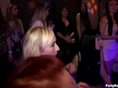 Amatör, Stor kuk, Brunett, Påklädda, Snopp, Kvinna, Party, Swingers