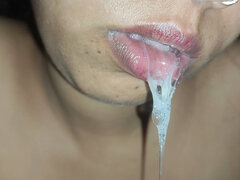 Πίπα, Ζευγάρι, Σπέρμα στο στόμα της, Σπιτικό, Νοικοκυρά, Ινδιάνος, Φυσικά βυζιά, Η σύζυγος