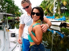 Verga grande, Morena, Latina, Tetas naturales, Cabello corto, Flaco, Adolescente, Tetas