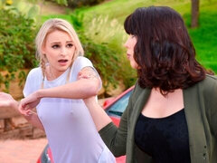 Blondína, Bozkávanie, Lesbické, Výprask, Masturbácia, Pička, Vychudnutá, Teenka