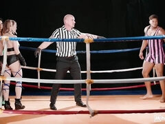 Grosser arsch, Grosser schwanz, Grosse titten, Blasen, Hundestellung, Flotter vierer, Milf