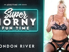 큰 가슴, 갈라지는, 핸드잡, 밀프, 혼자, 스트리핑, 장난감들, 웹캠