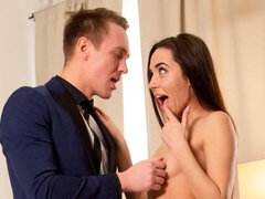 Amatør, Pik sutte, Brunette, Hundestilling, Naturlige bryster, Mager, Teenager, Bryster