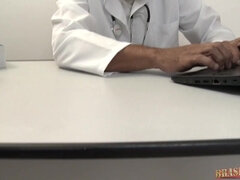 In den arsch, Tussi, Grosse titten, Blondine, Braunhaarige, Arzt, Hardcore, Titten