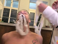 Cul, Lécher le cul, Tir de sperme, Faciale, Doigter, Nourriture, Pov, Fessée