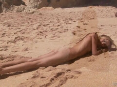 Blondi, Saksalainen, Pienikokoinen, Ajeltu, Laiha, Pitkä, Tatuointi, Tissit