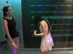 Pijpbeurt, Aangekleed, Schattig, Dansen, Hardcore, Zoenen, Likken, Swinger