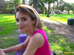 Pompino, Brunetta, Macchina, Facciale, Masturbazione, Piccola