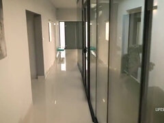 茶髪の, イく瞬間, イマラチオ, 顔射, 手コキする, ロシア人, タトゥー, 三人