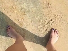 Enthousiasteling, Blond, Compilatie, Voeten fetish, Buiten, Pissen, Alleen