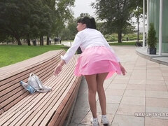 Store pupper, Barmfager, Blotting, Milf, Naturlige bryster, Utendørs, Fitte, Upskirt