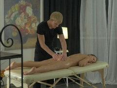 Pik sutte, Brunette, Hundestilling, Massage, Naturlige bryster, Mager, Teenager, Bryster