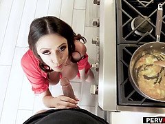 Tetas grandes, Mamada, Enorme, Cocina, Maduro, Madres para coger, Mamá, Tetas