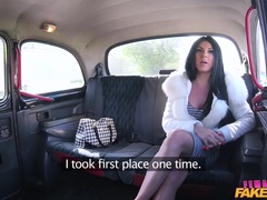 큰 가슴, 자동차, 여자, 핑거링, 레즈비언, 야외의, 보지, 장난감들