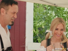 Saksalainen, Piika, Äiti, Ulkona, Julkinen, Pehmo, Sukkahousu, Univormu