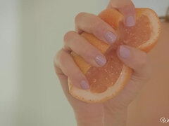 Erotisch, Küche, Lesbisch, Lecken, Natürlichen titten, Muschi, Titten