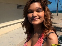 18 ans, Gros cul, Grosse bite, Gros seins, Sucer une bite, Seins naturels, Pov, Adolescente